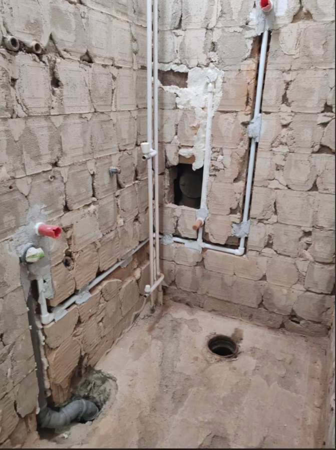 Priprema vodovodnih i kanalizacionih instalacija pre pločica — vodoinstalater Niš